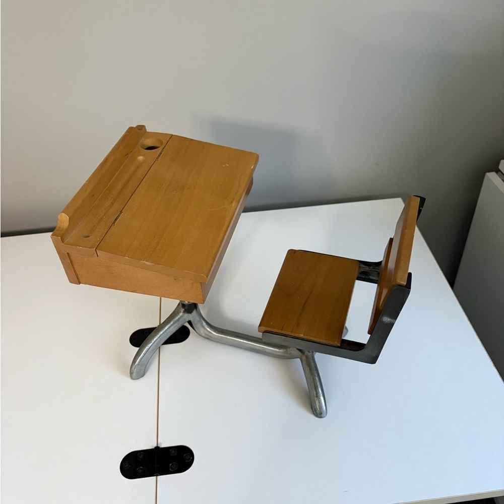 American girl doll Molly school desk.